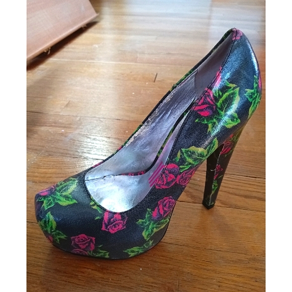 BETSEY JOHNSON- Rose Print Platform Heels sz 7.5 - Picture 12 of 13